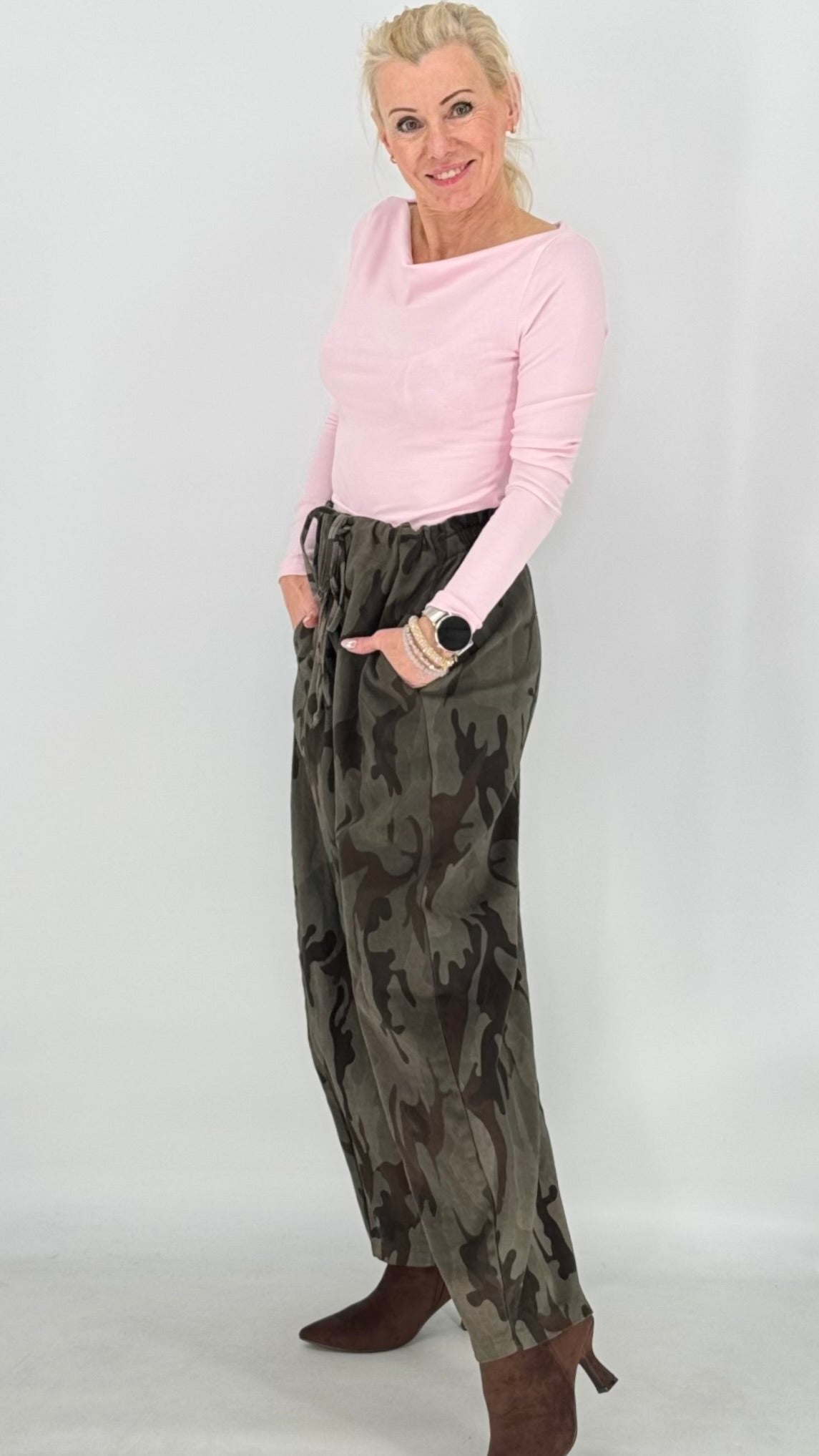 Lässige Cargohose im Camouflage-Look, dunkelolivgrün