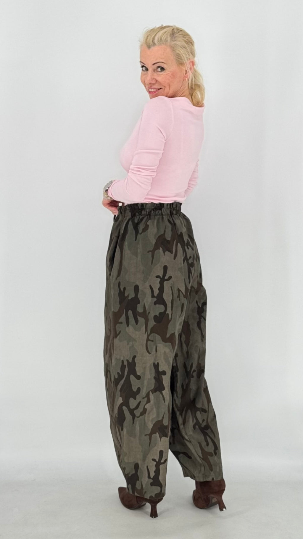Lässige Cargohose im Camouflage-Look, dunkelolivgrün