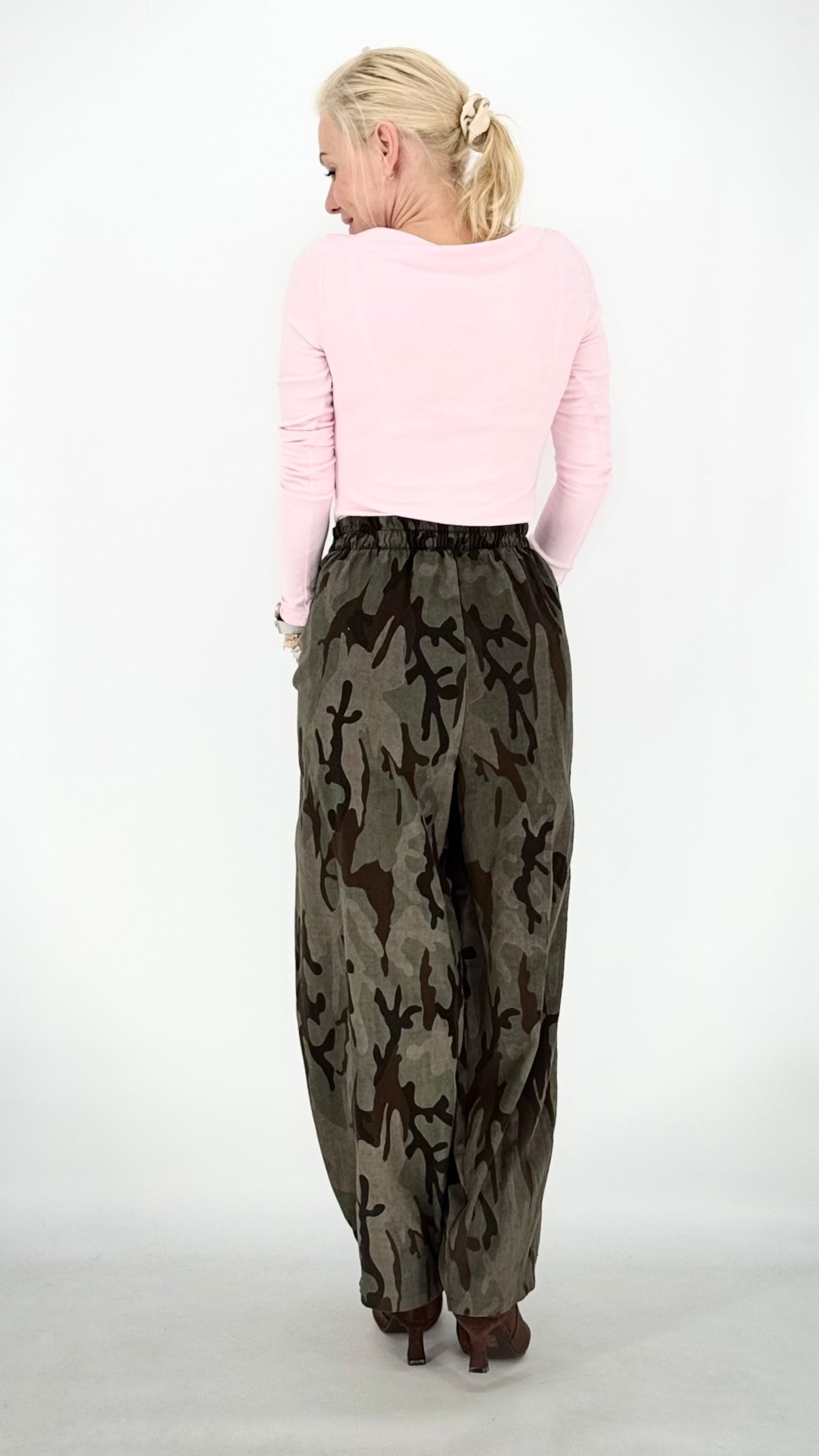 Lässige Cargohose im Camouflage-Look, dunkelolivgrün