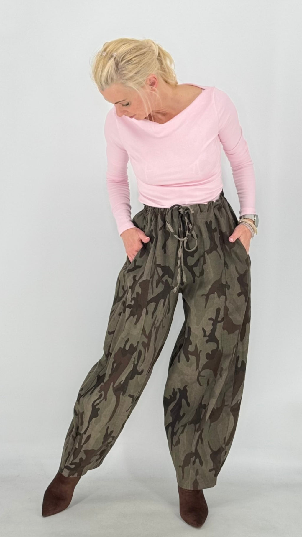 Lässige Cargohose im Camouflage-Look, dunkelolivgrün