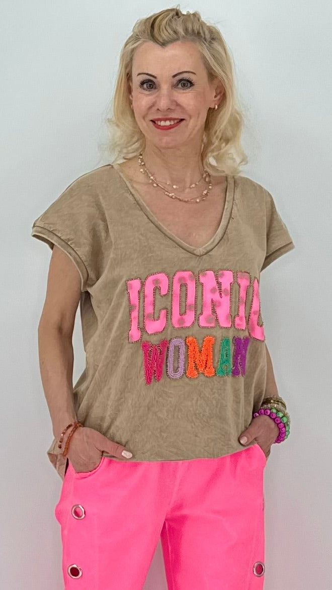 Damen T-Shirt mit  „Iconic Woman" in edlem Taupe