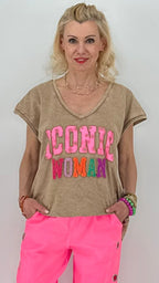 Damen T-Shirt mit  „Iconic Woman" in edlem Taupe