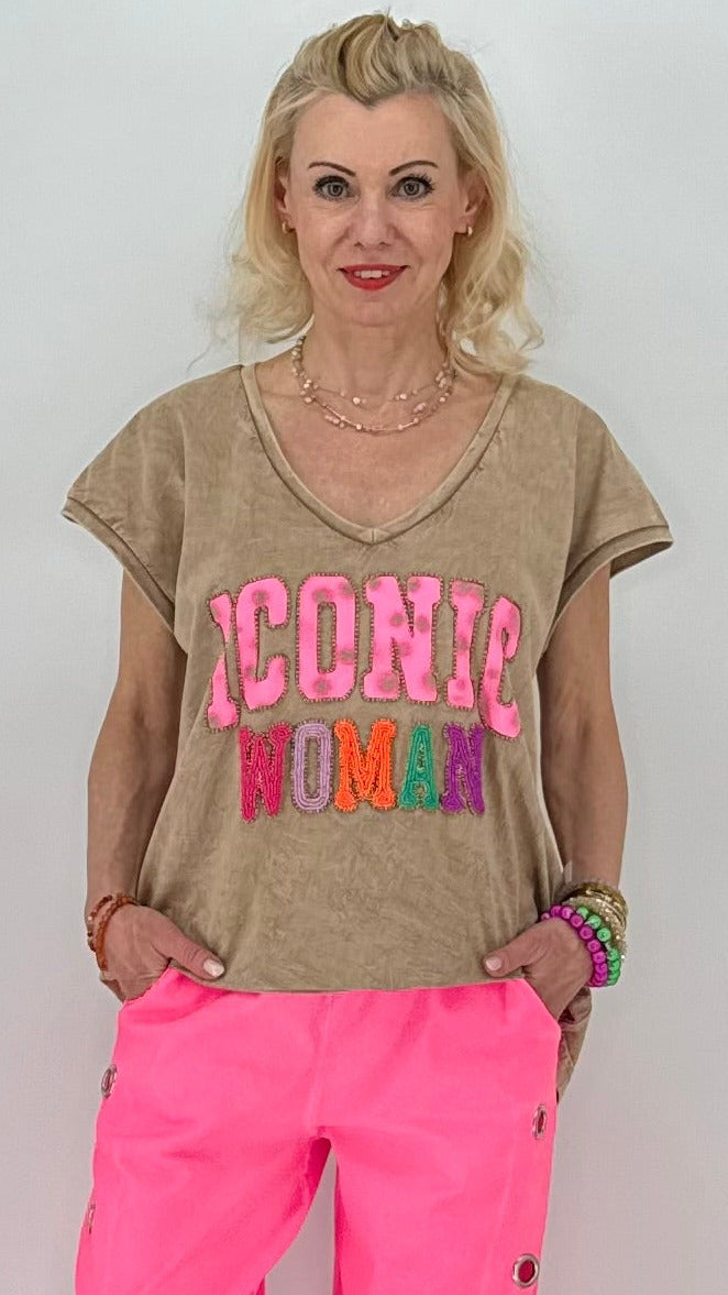 Damen T-Shirt mit  „Iconic Woman" in edlem Taupe