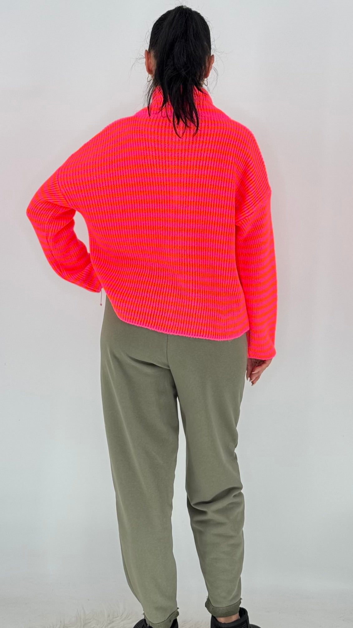 Strickjacke „Neon Love“ – Pink trifft Orange