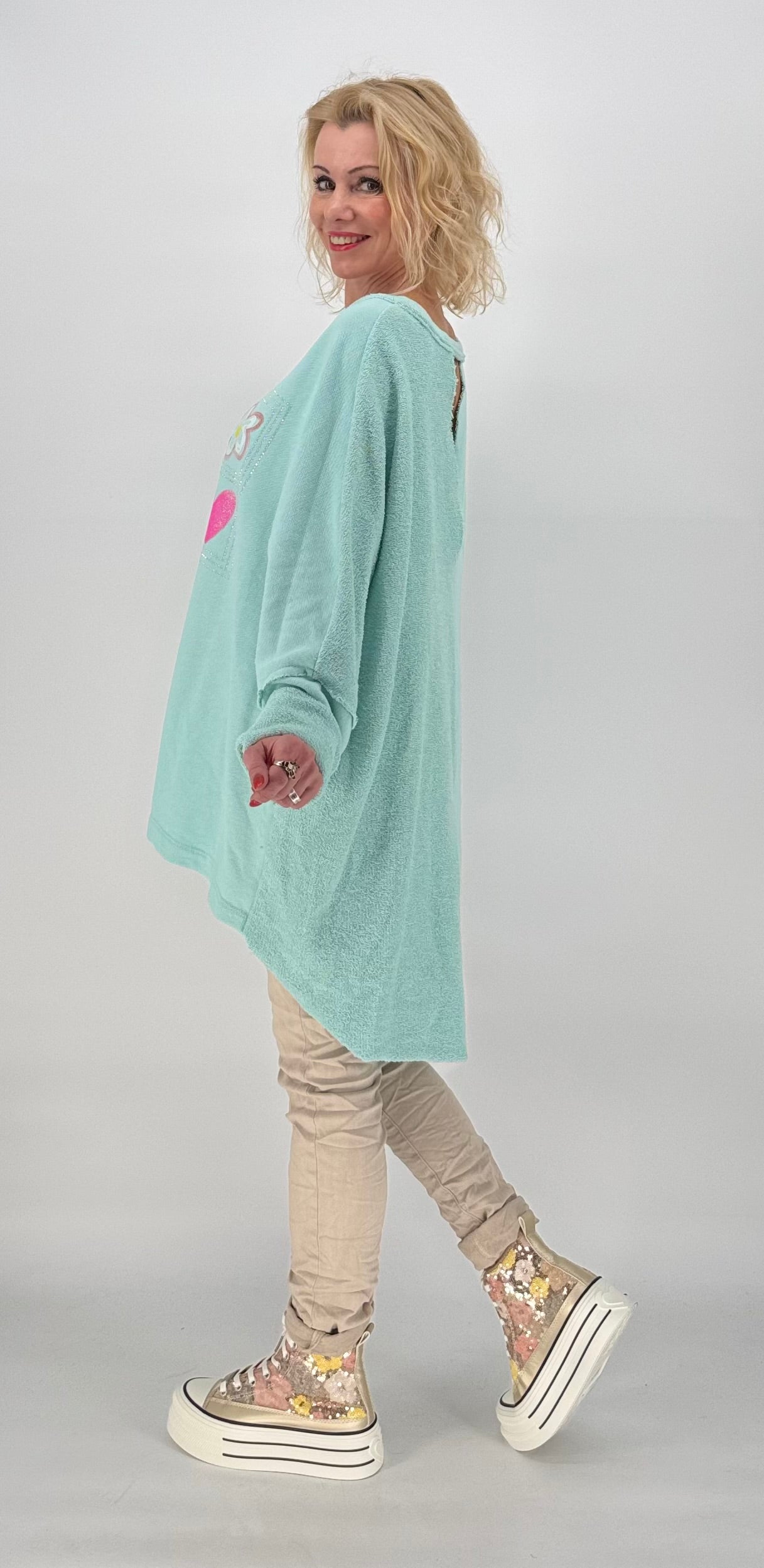 Sweatshirt in helltürkis "Blumen uhd Herz"