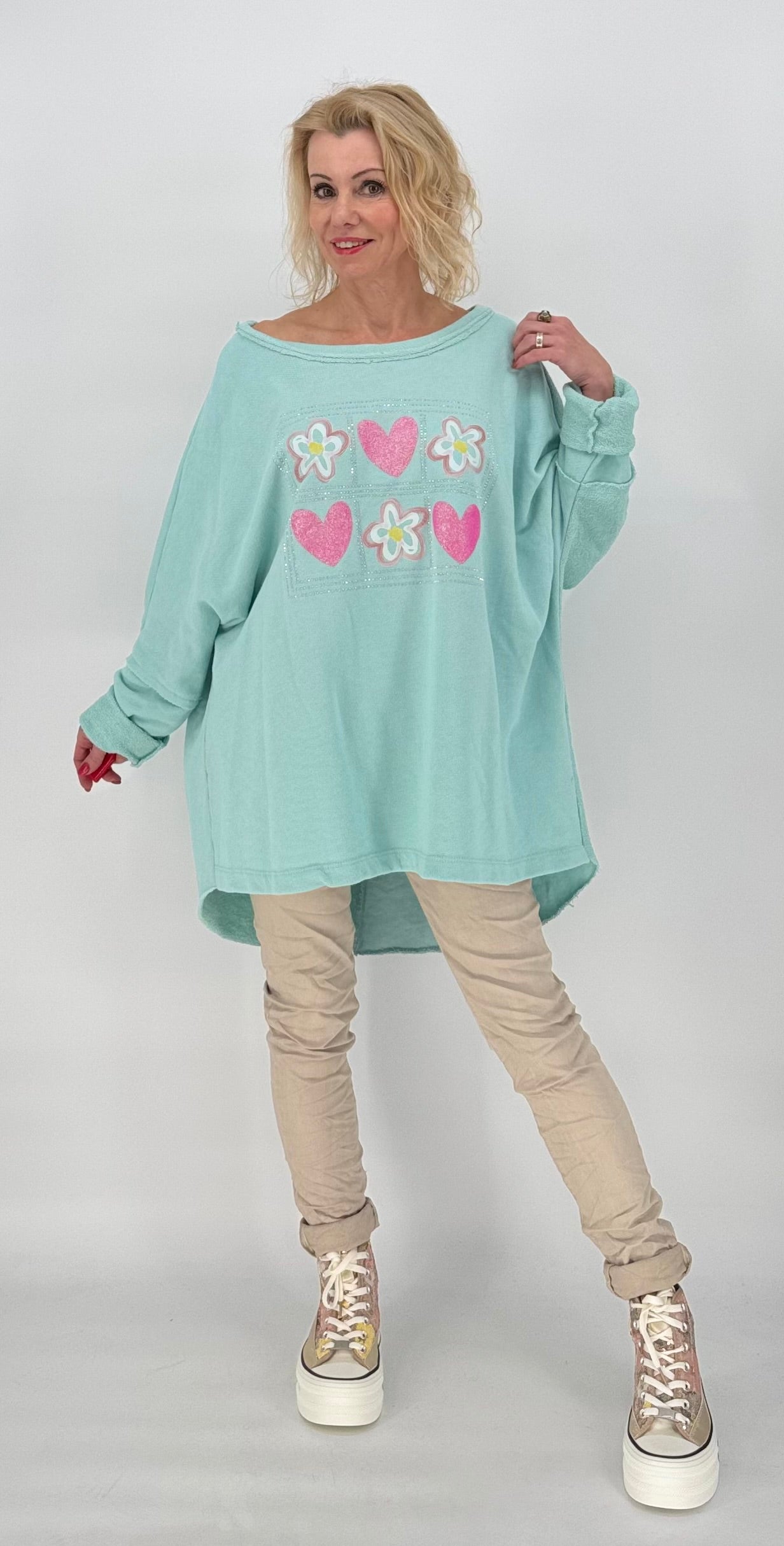 Sweatshirt in helltürkis "Blumen uhd Herz"