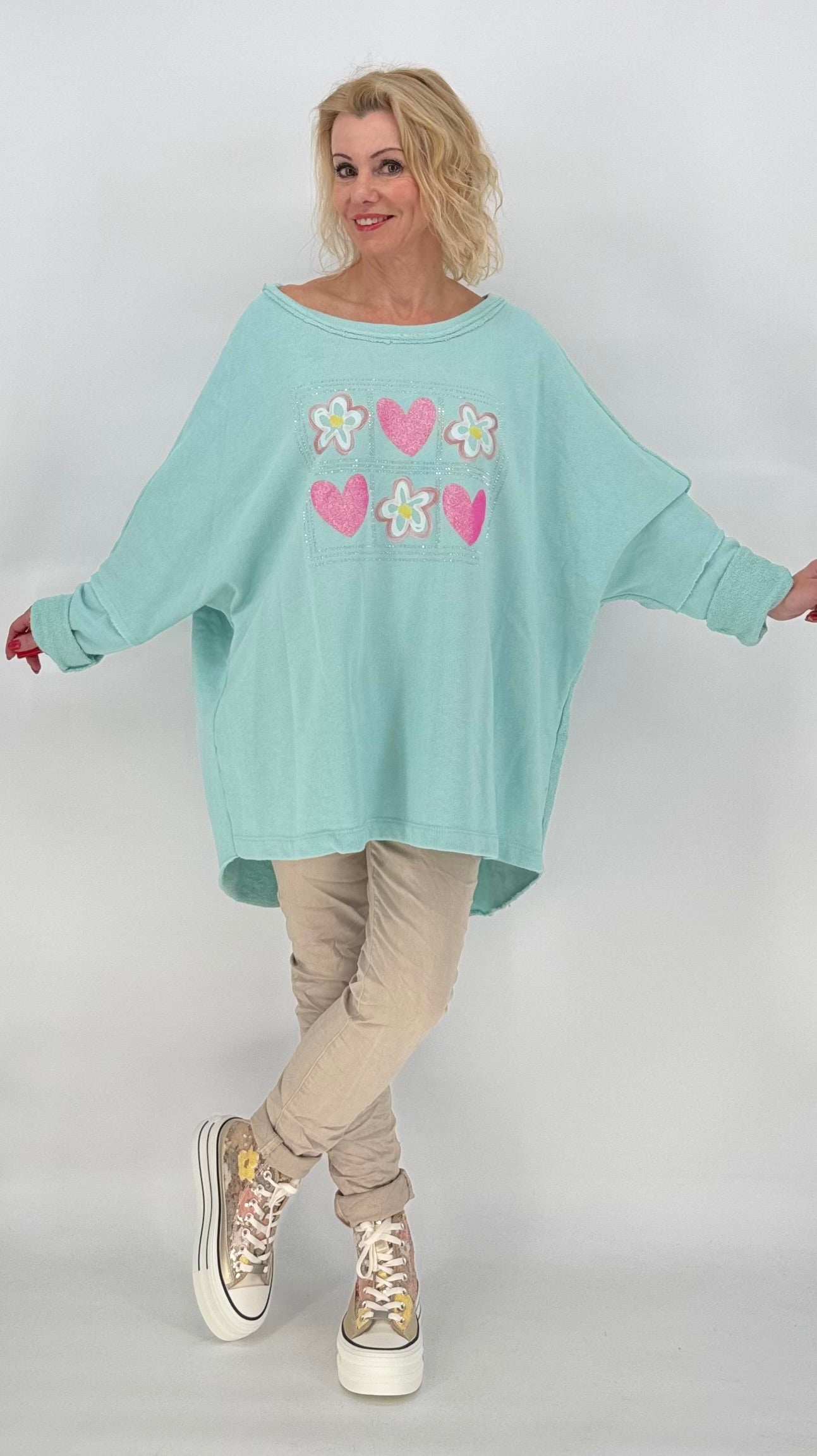 Sweatshirt in helltürkis "Blumen uhd Herz"