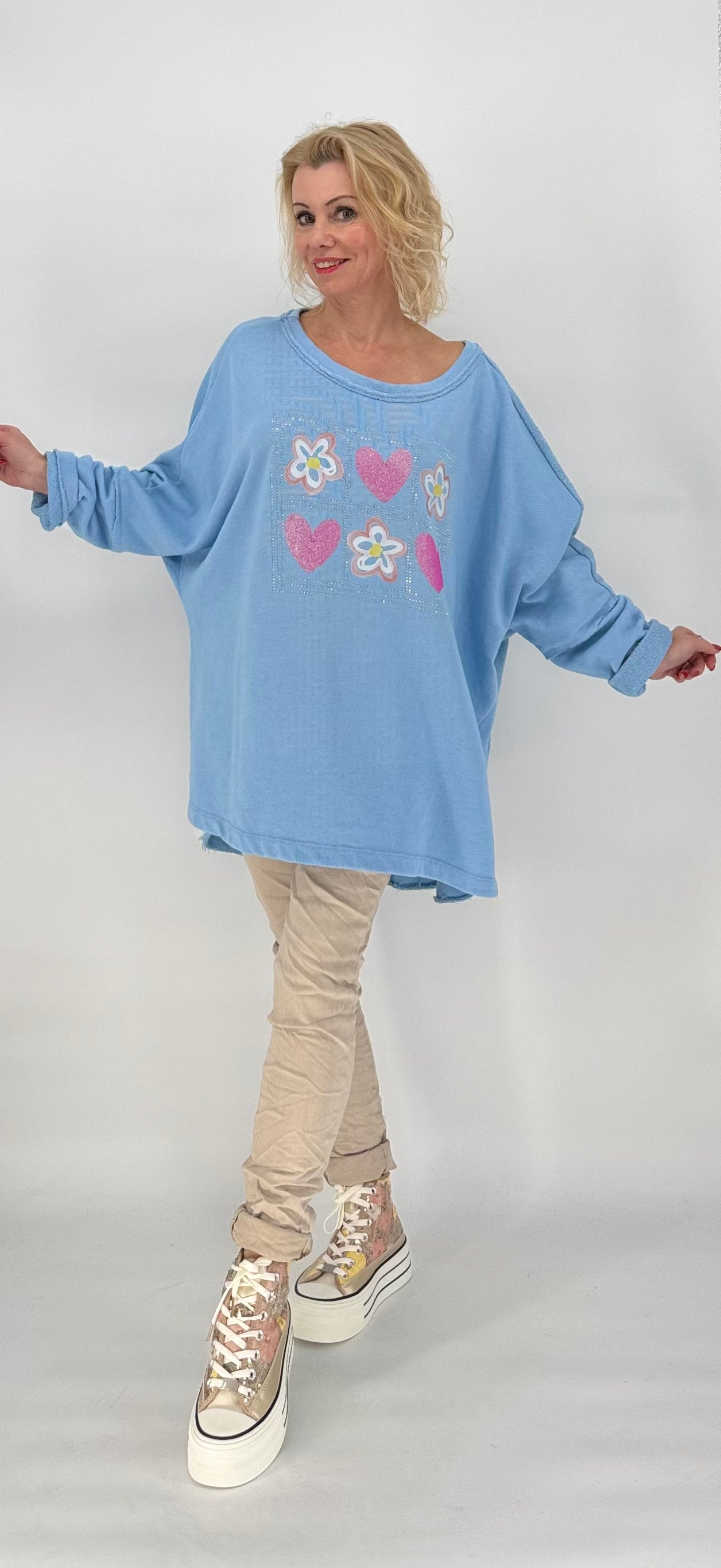 Sweatshirt in blau "Blumen uhd Herz"