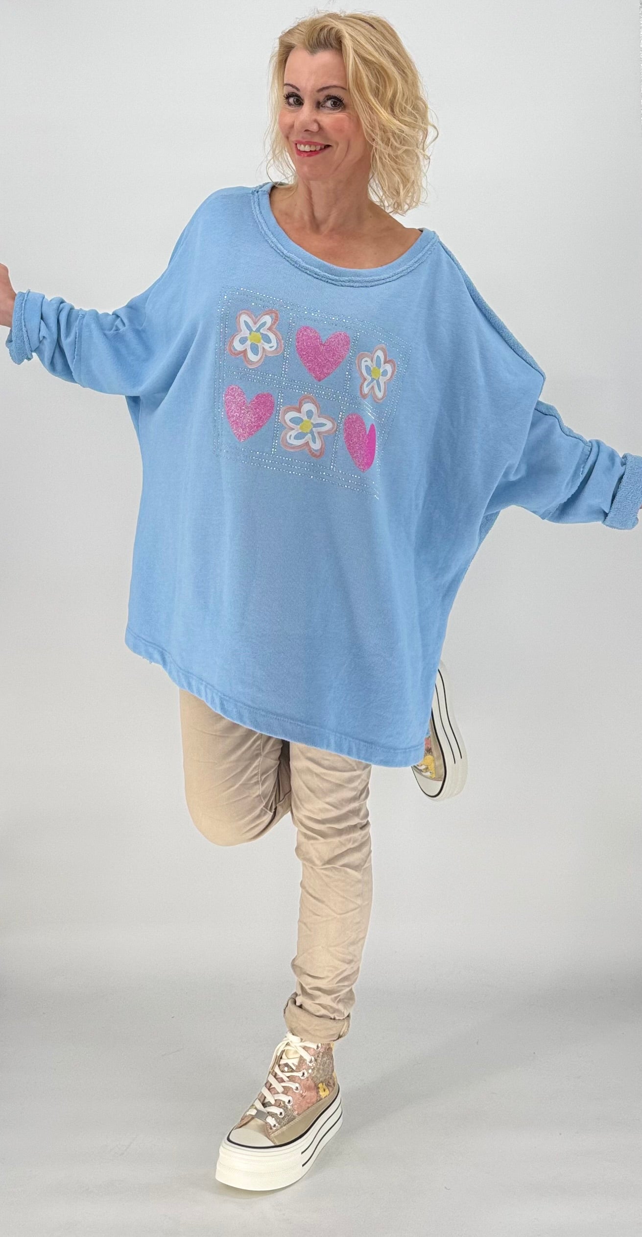Sweatshirt in blau "Blumen uhd Herz"