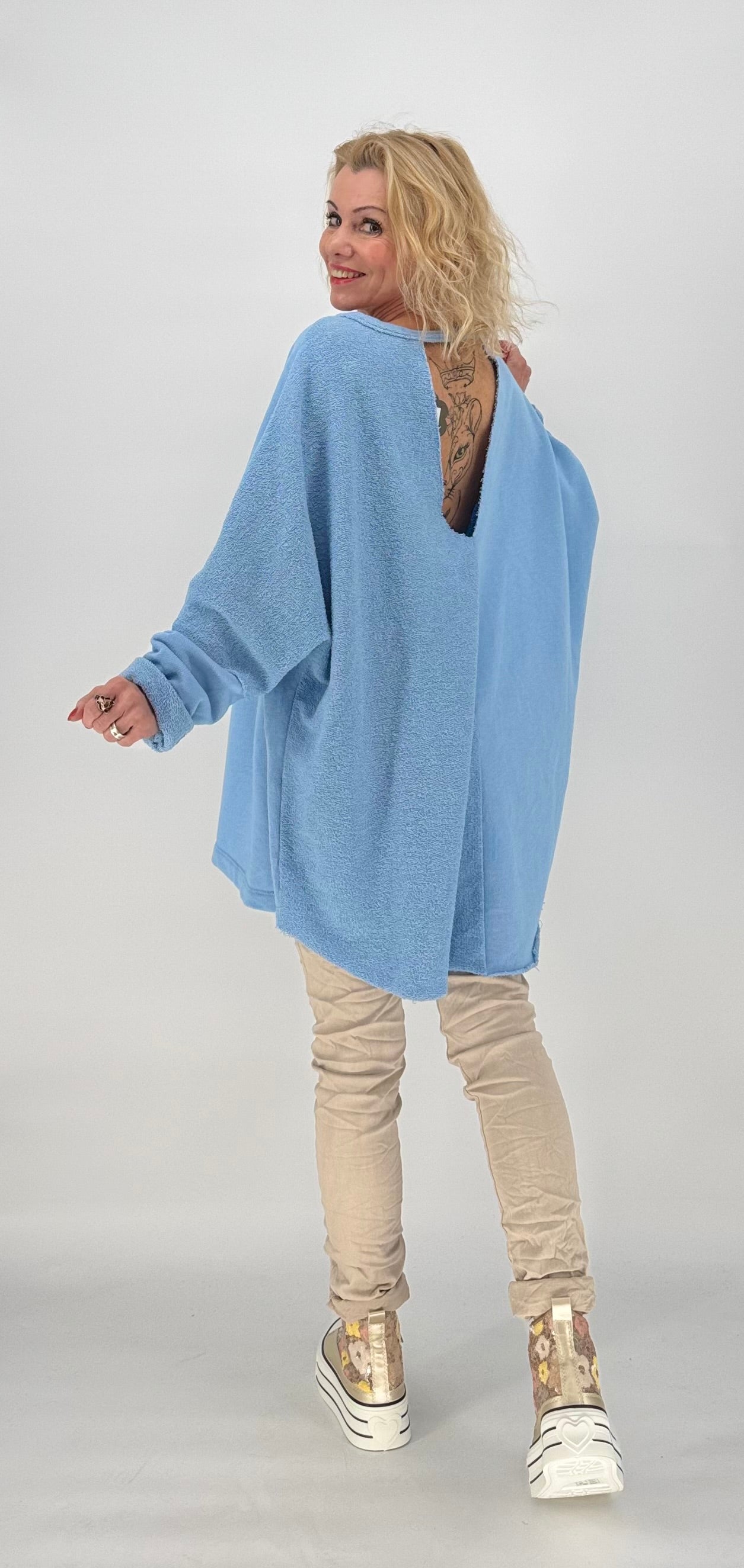 Sweatshirt in blau "Blumen uhd Herz"