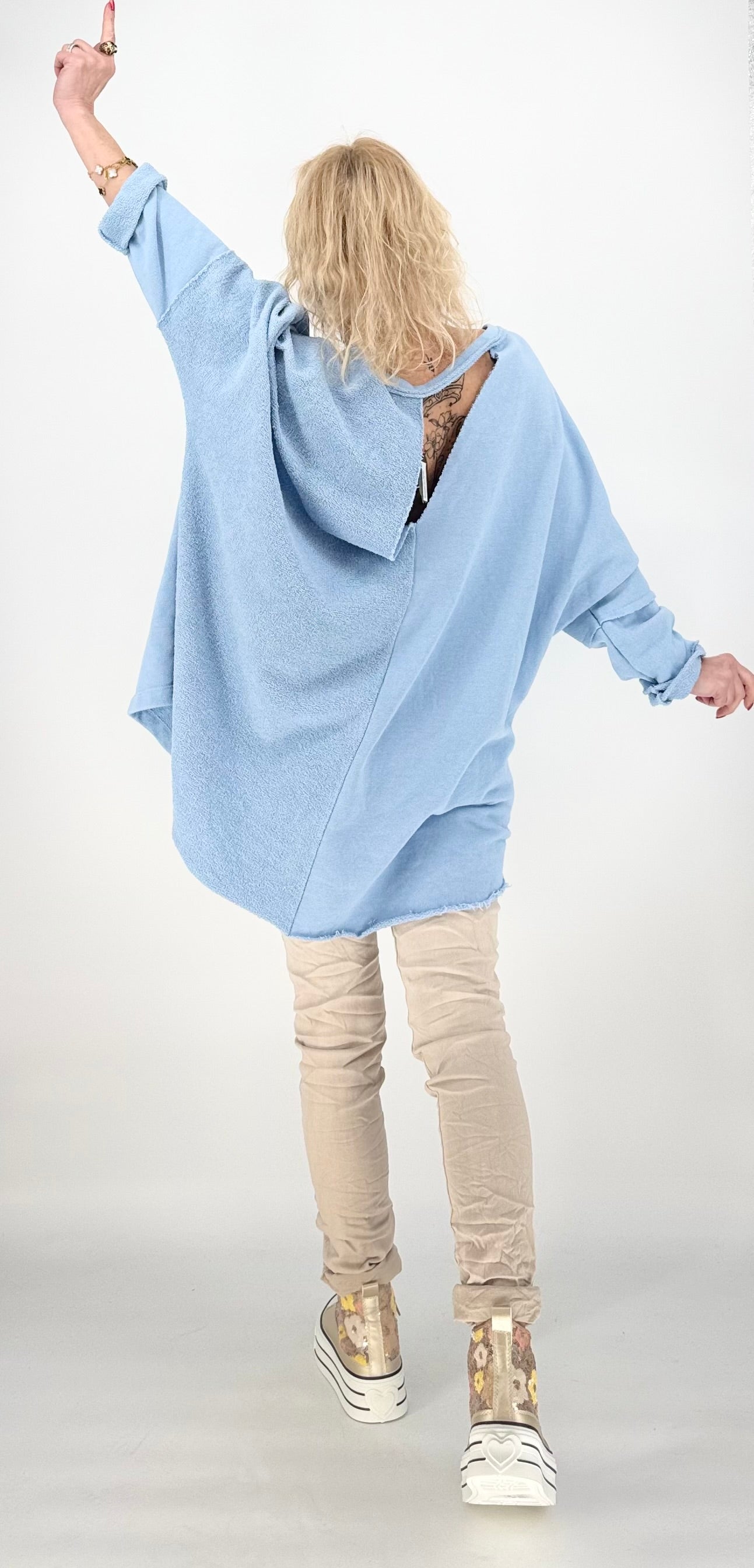 Sweatshirt in blau "Blumen uhd Herz"
