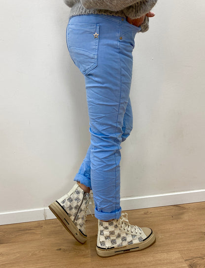 Jeans Hose Jewelly in blau mit Designer Knöpfen