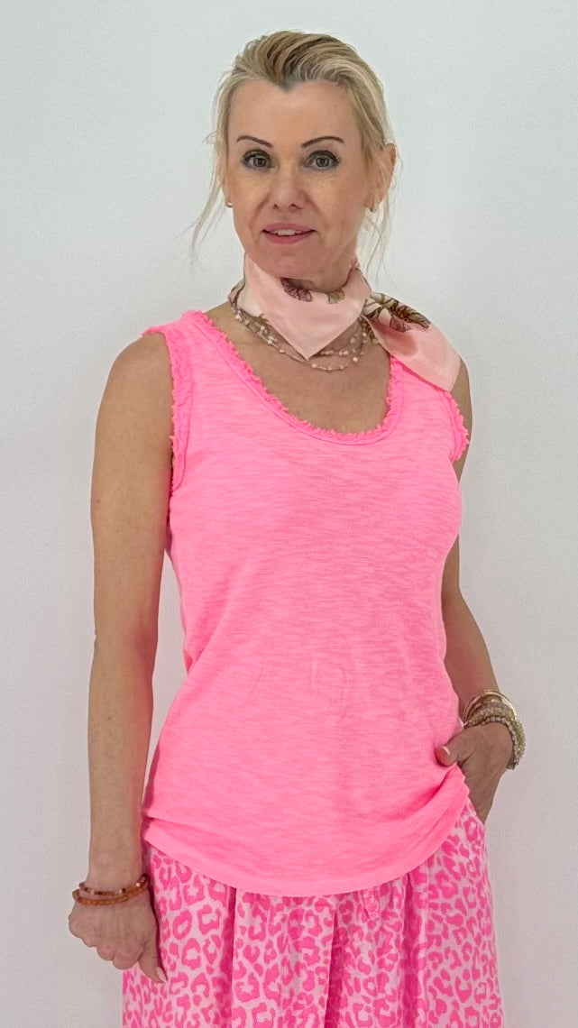 Top mit ausgefranster Bordüre,  in Pink