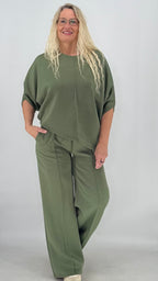Damen Set : Hosen, Weites Bein und Oberteil Halbarm, in Olive