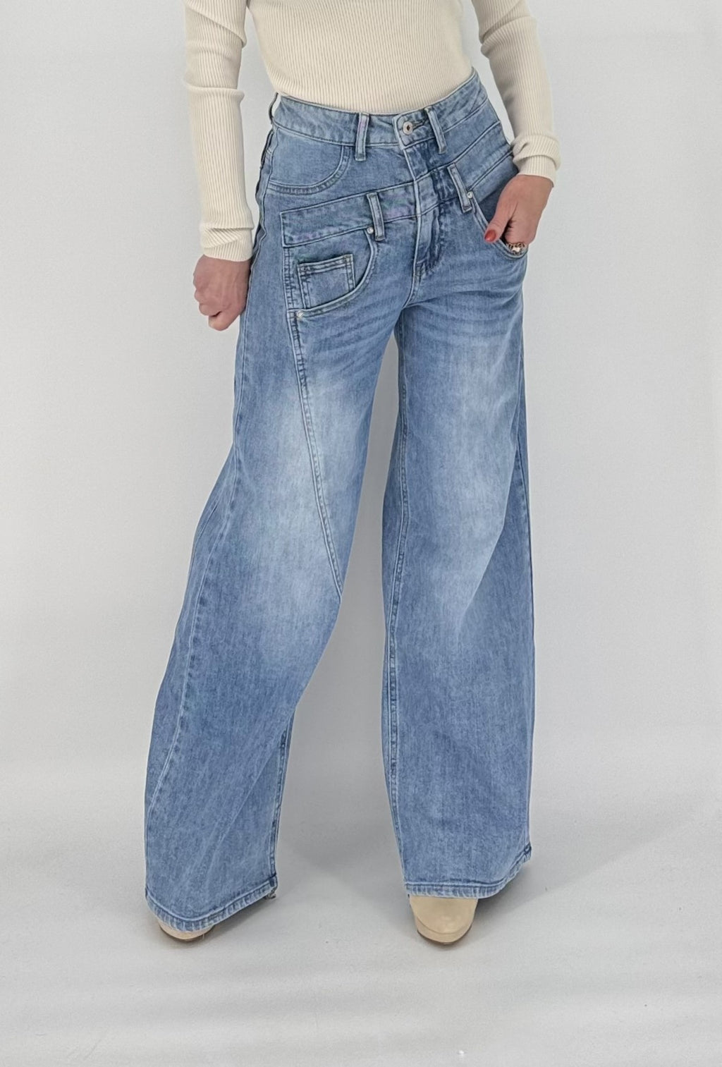 Wide-Leg Jeans