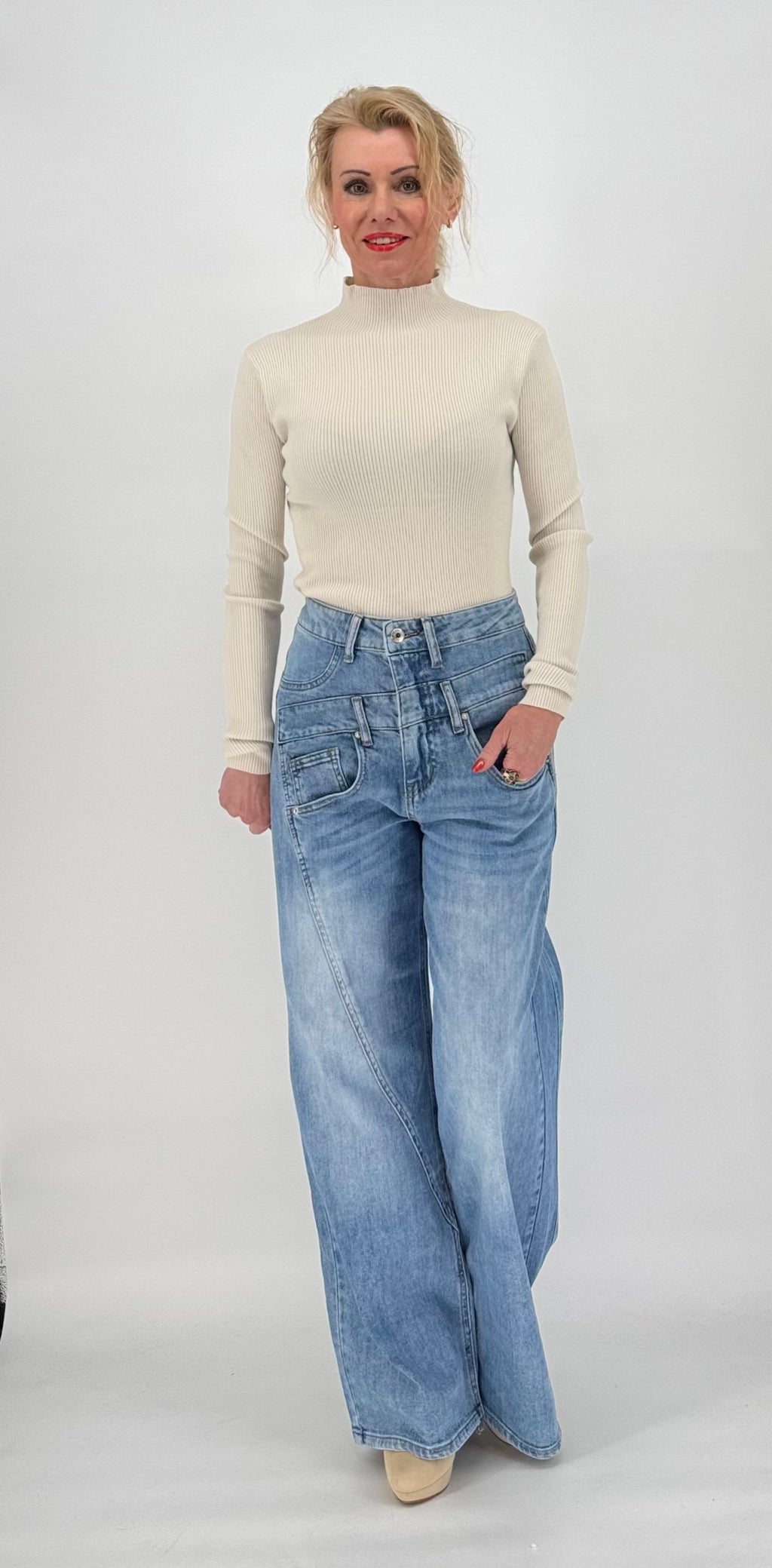 Wide-Leg Jeans
