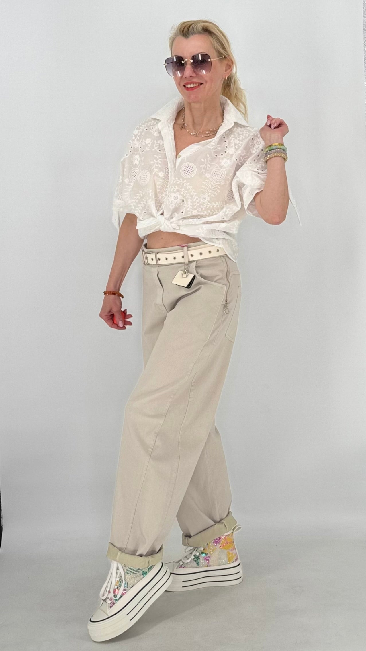 Beige Relaxed-Fit Hose mit Gürtel