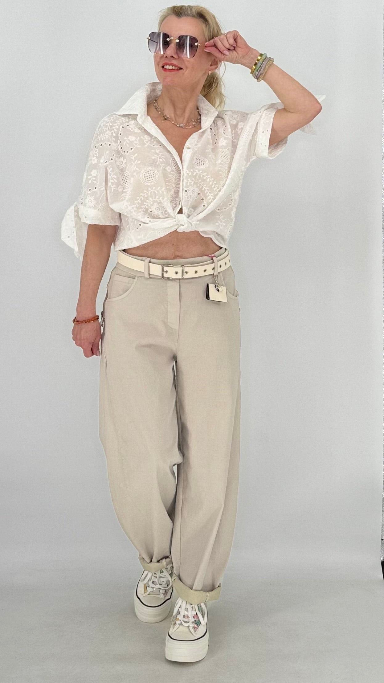 Beige Relaxed-Fit Hose mit Gürtel