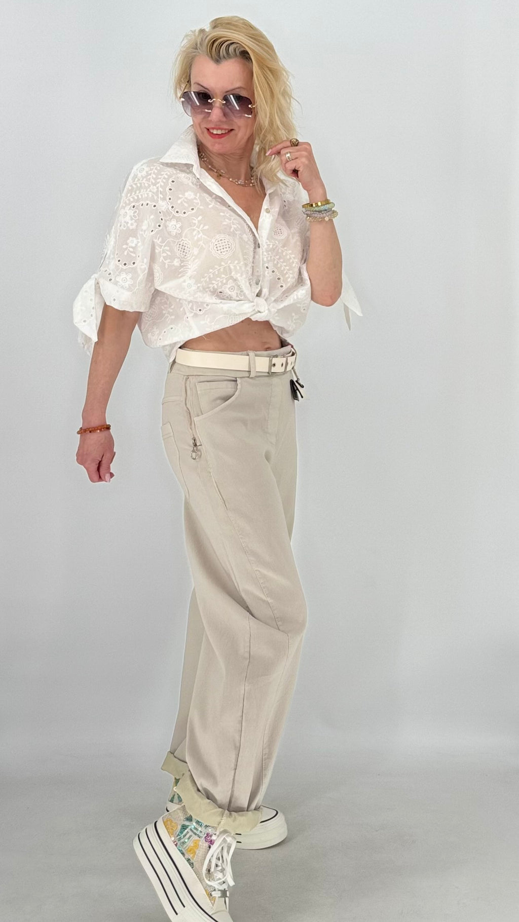 Beige Relaxed-Fit Hose mit Gürtel