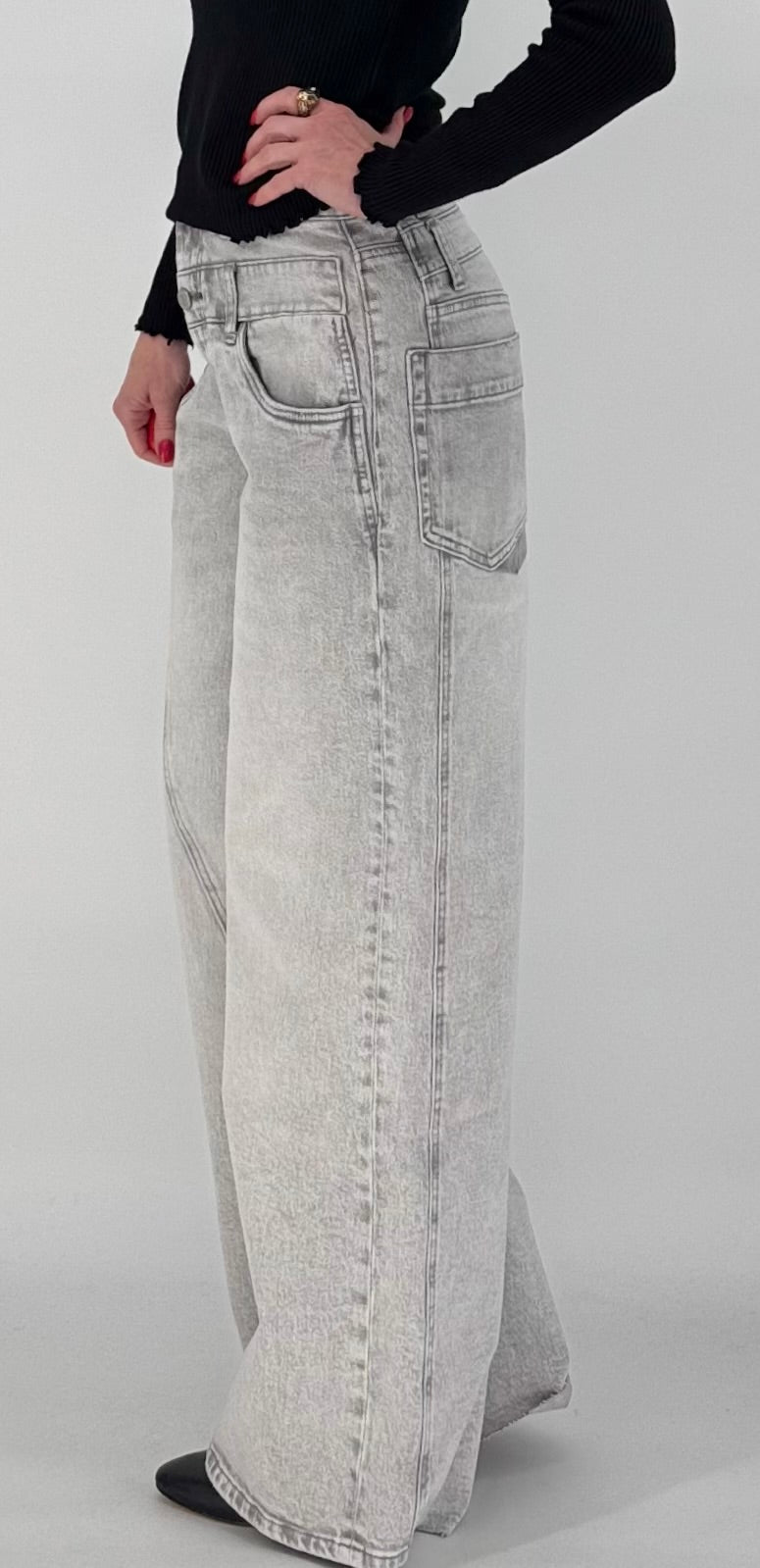 Wide-Leg Jeans L212 grau