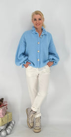 Strickjacke mit goldfarbenen Knöpfen, mit Wolle