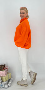 Strickjacke mit goldfarbenen Knöpfen, mit Wolle