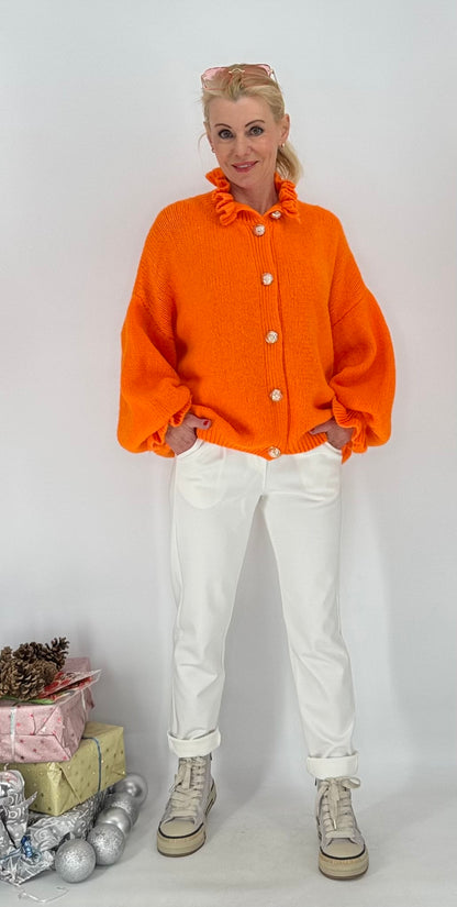 Strickjacke mit goldfarbenen Knöpfen, mit Wolle