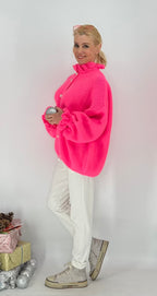 Strickjacke mit goldfarbenen Knöpfen, mit Wolle