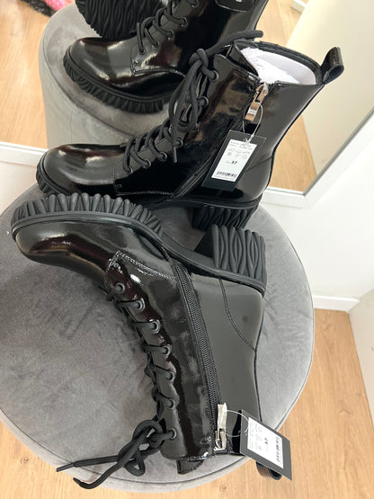 Boots Lackleder Schwarz