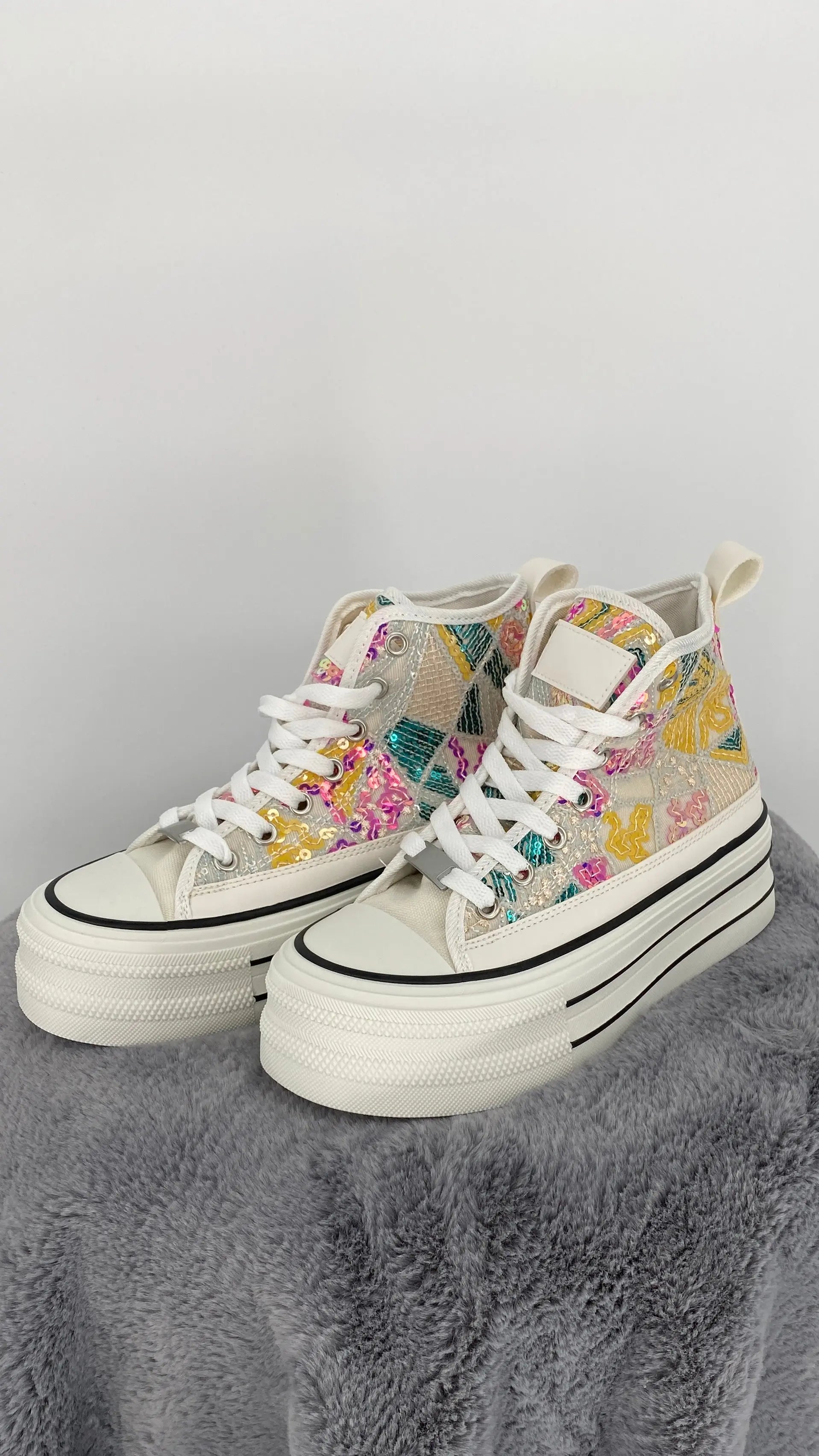 Sneaker mit bunten floralen Pailleten, 8/131 - By Elena FashionBy Elena Fashion
