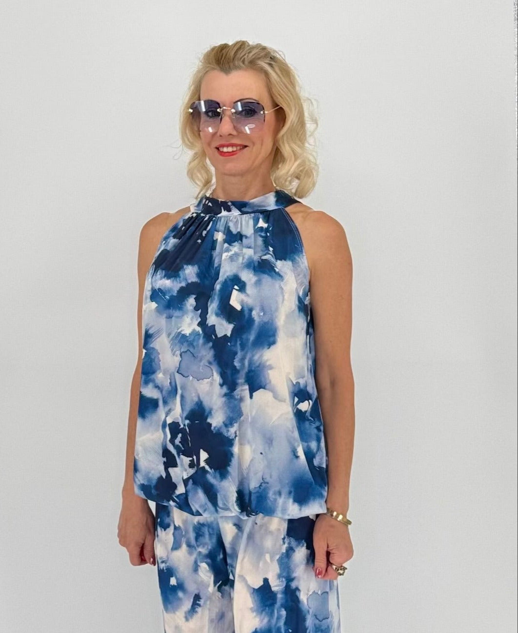 Top, dunkelblau gebatikt