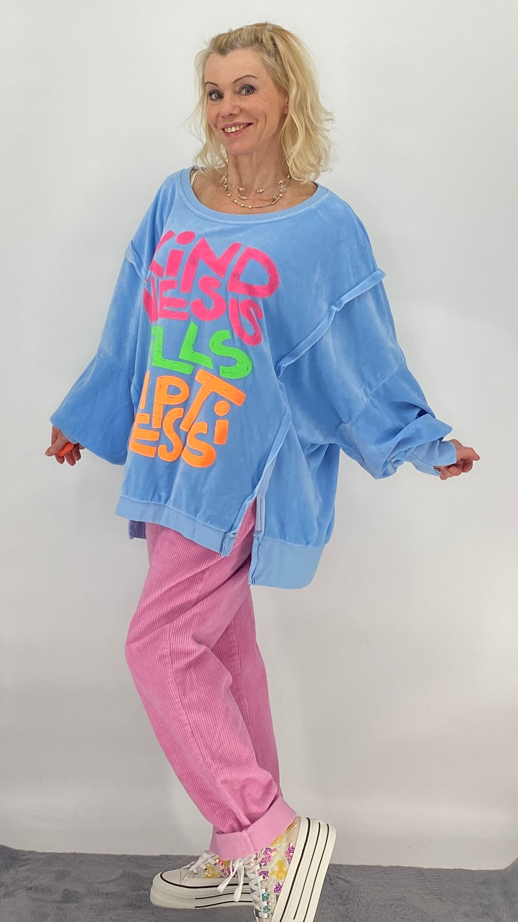 Sweatshirt in blau, weiß