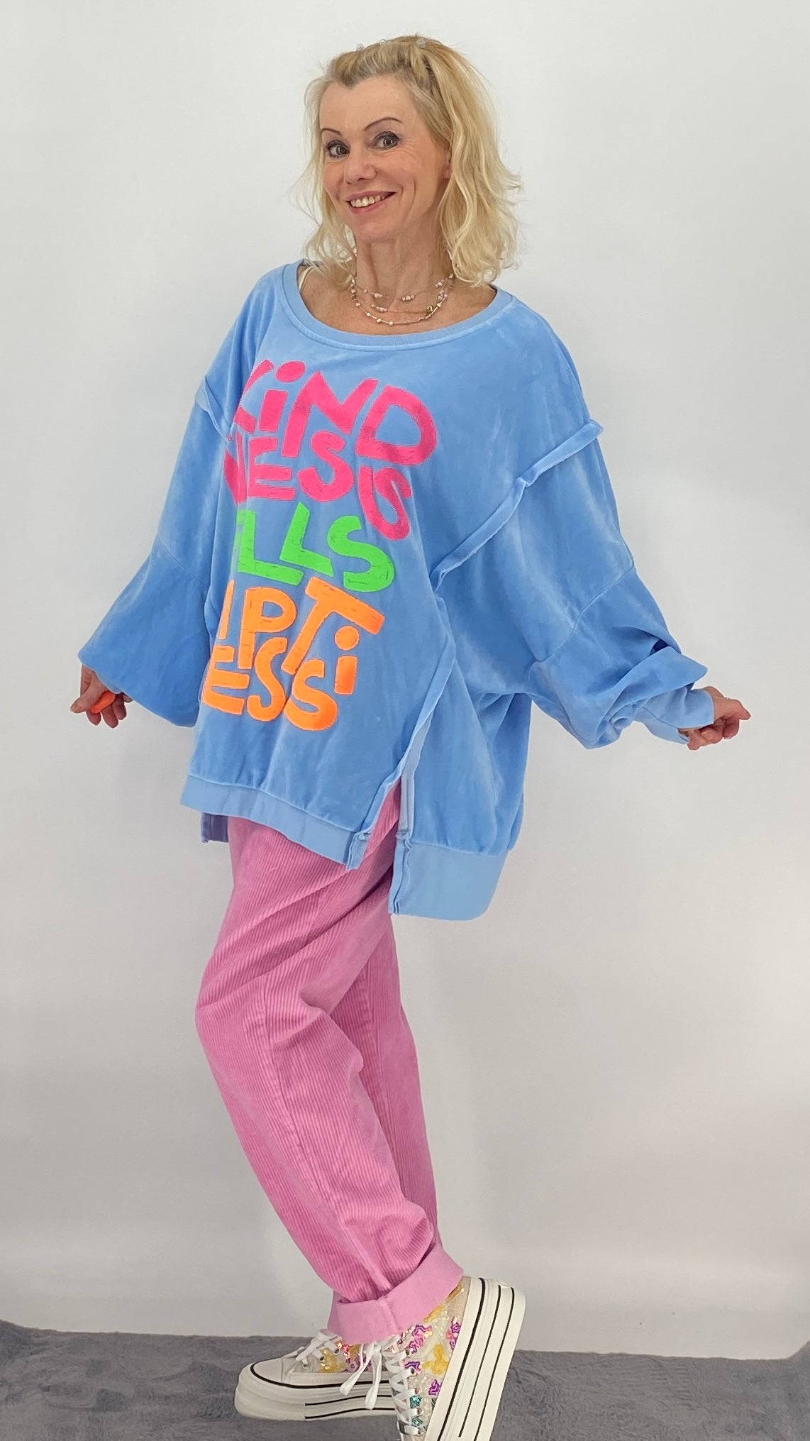 Sweatshirt in blau, weiß