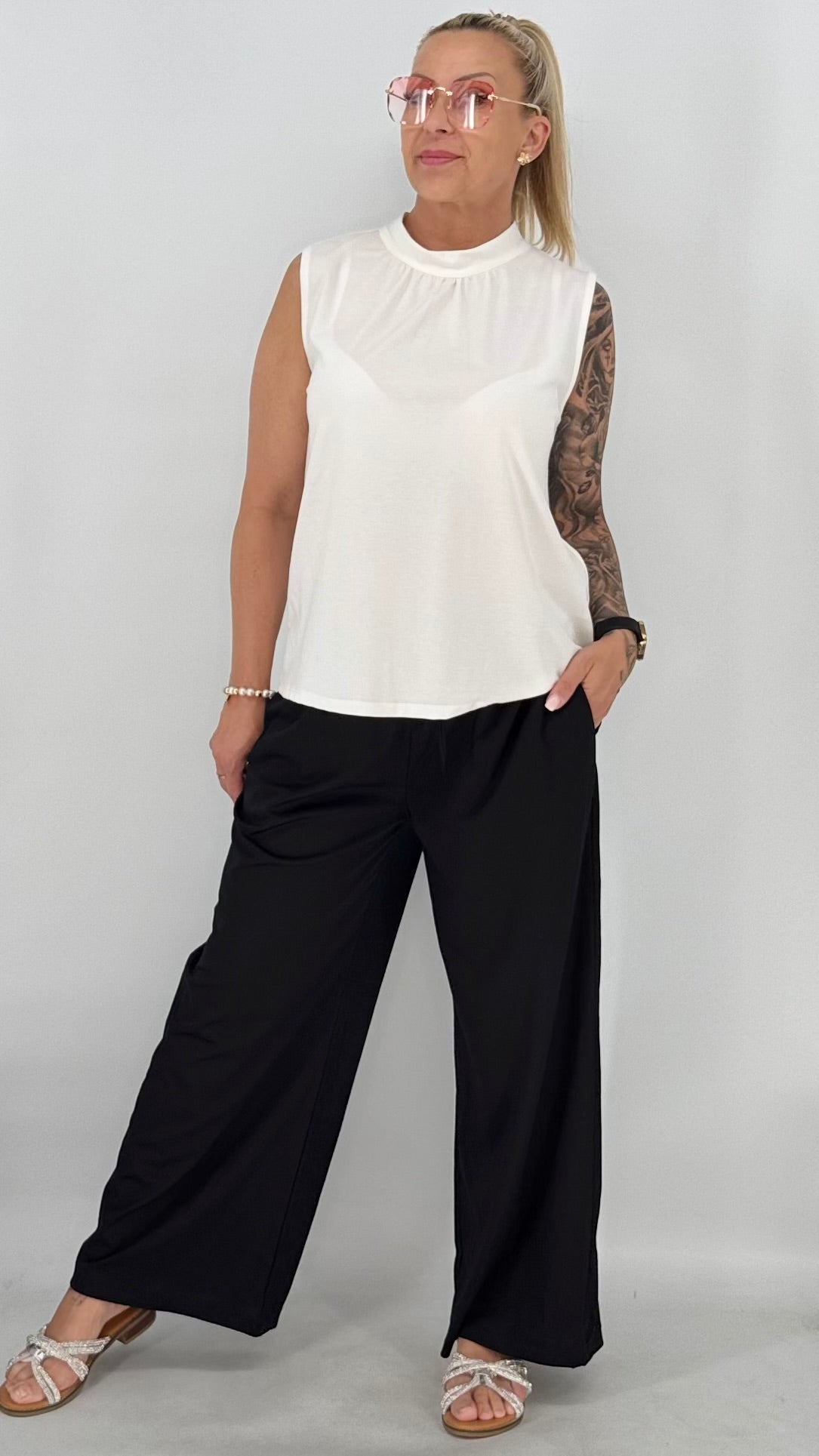 Top Neckholder, in Schwarz, Braun, Taupe