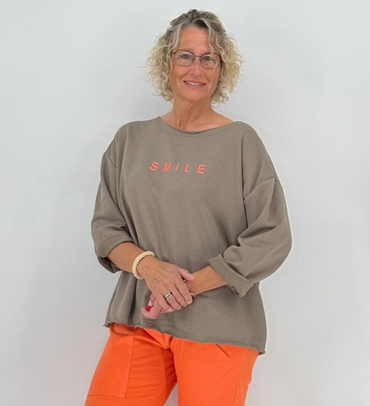 Sweatshirt in khaki, "SMILE"