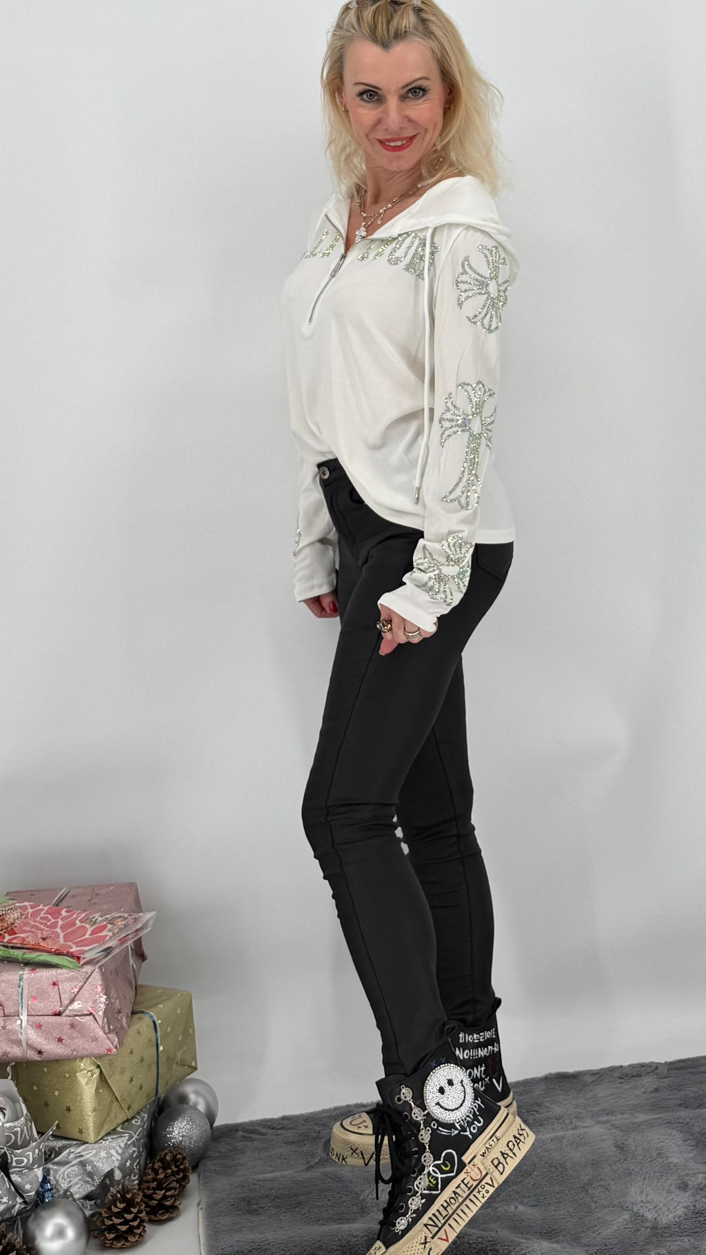 Shirt mit Kapuze "OLLI TCUH", schwarz, weiß