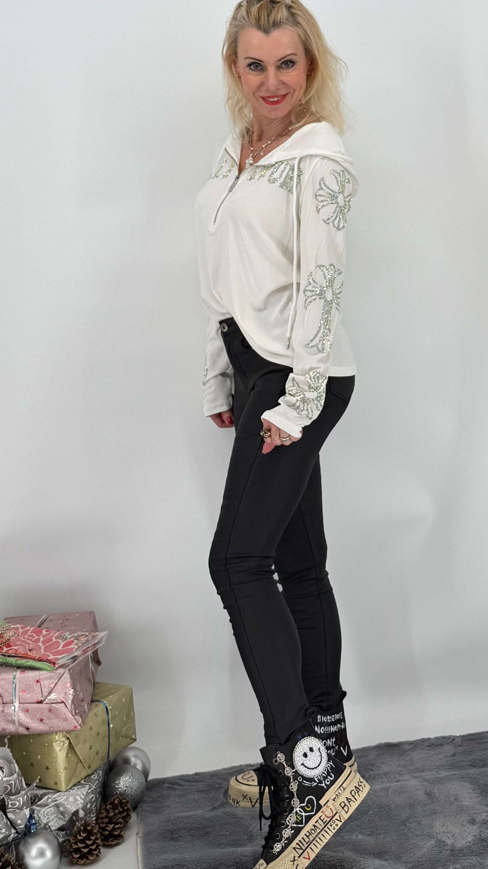 Shirt mit Kapuze "OLLI TCUH", schwarz, weiß