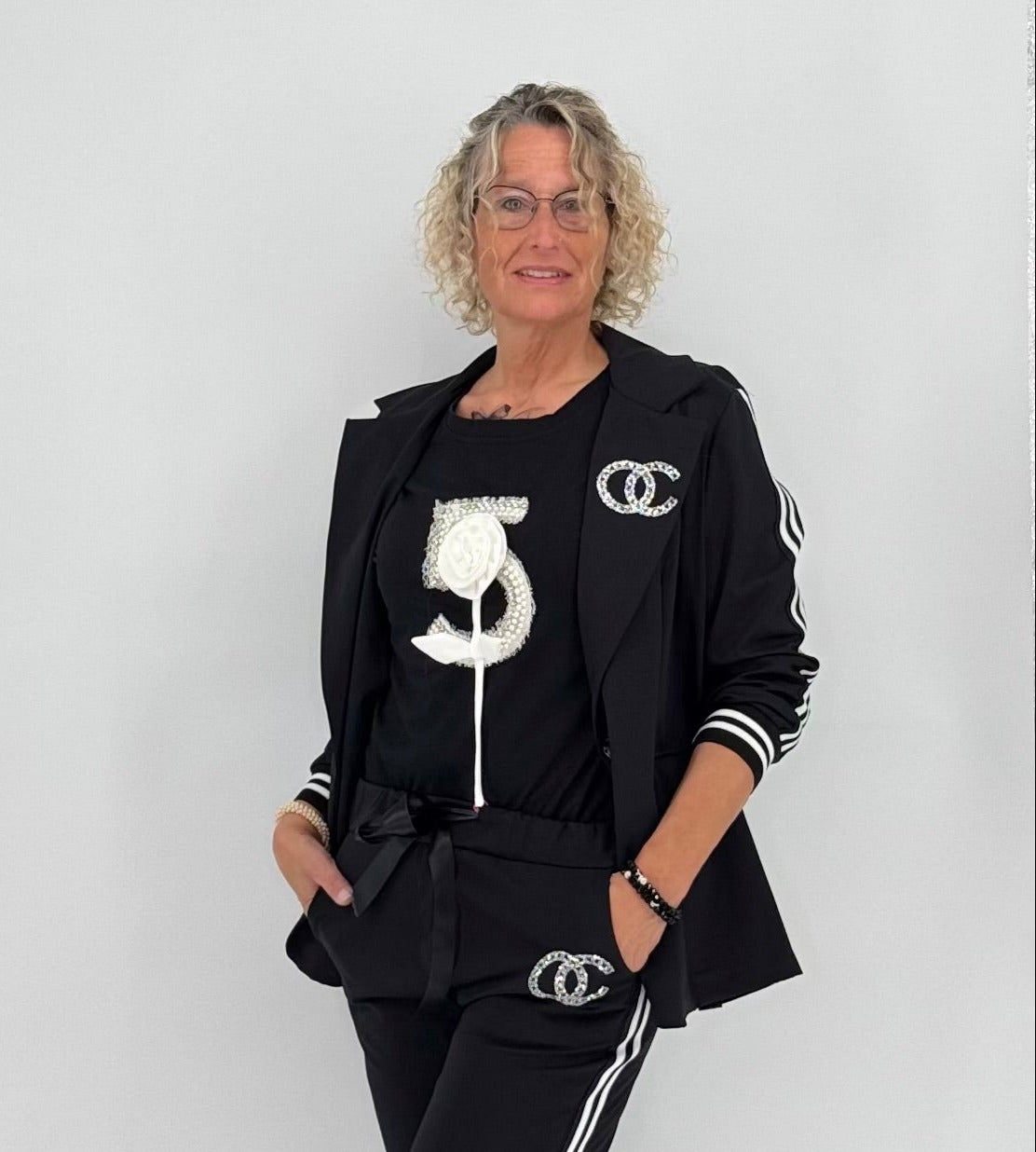 Blazer mit seitlichen Streifen, schwarz