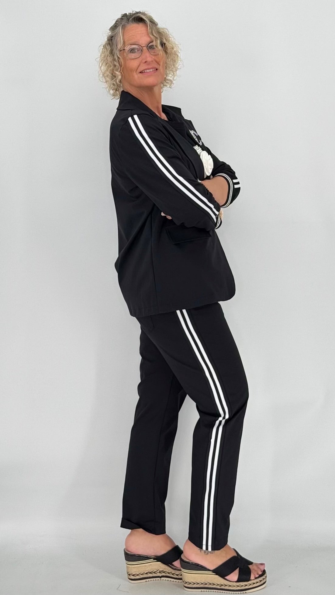 Blazer mit seitlichen Streifen, schwarz