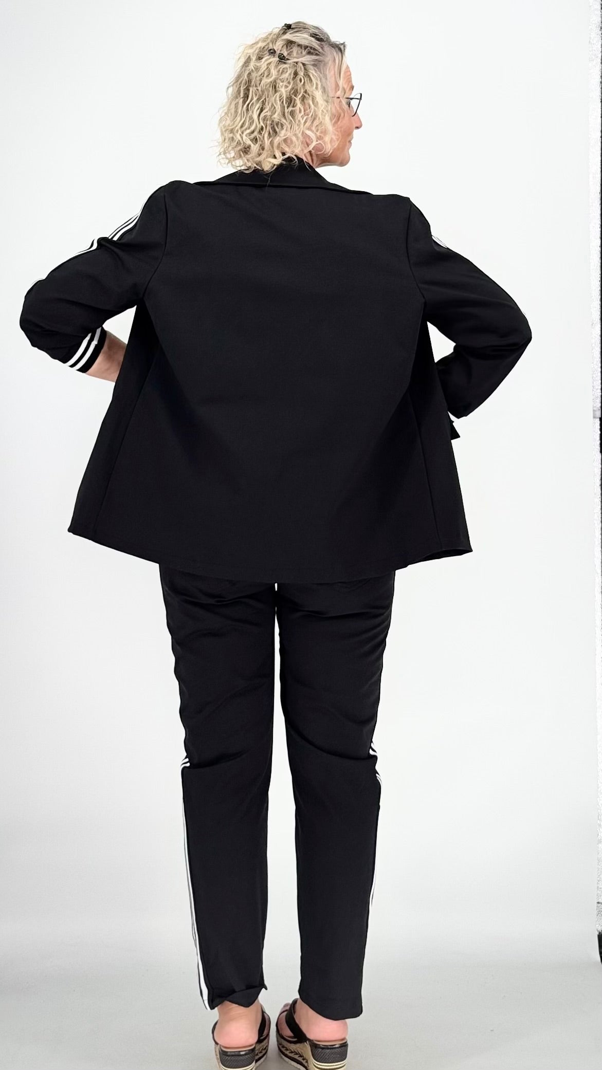 Blazer mit seitlichen Streifen, schwarz