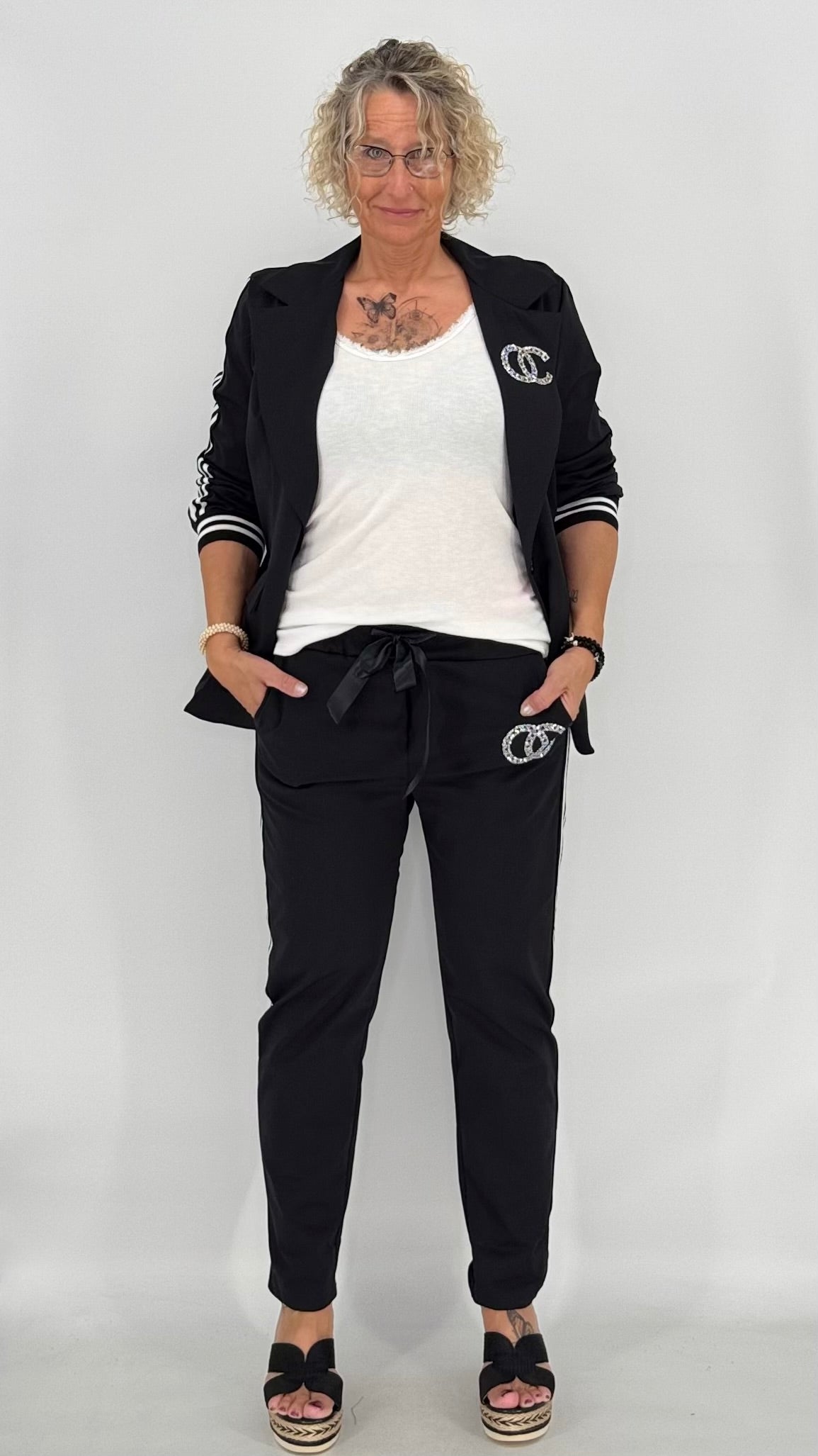 Blazer mit seitlichen Streifen, schwarz