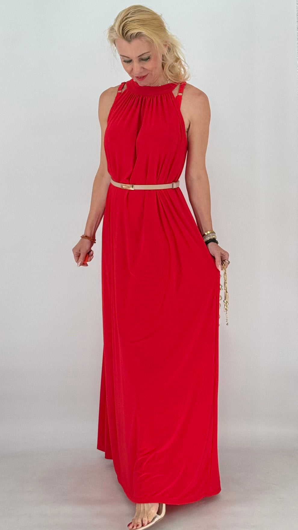 Langes Neckholder Kleid in Rot und Schwarz