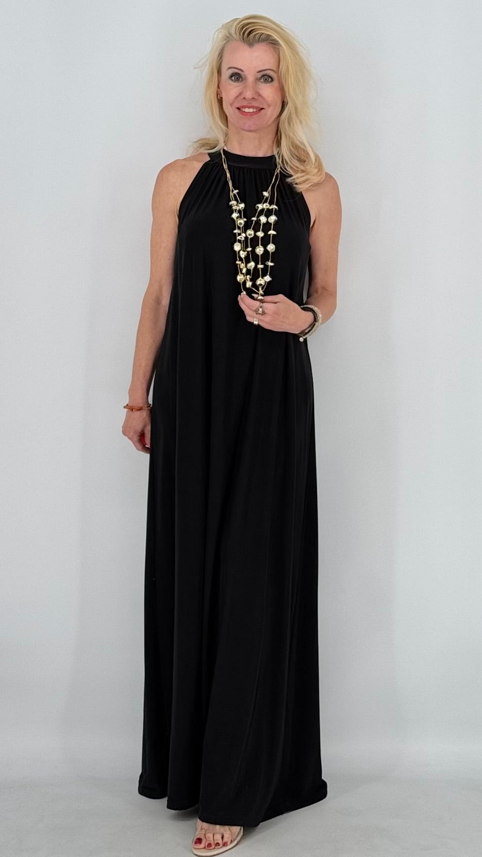Langes Neckholder Kleid in Rot und Schwarz