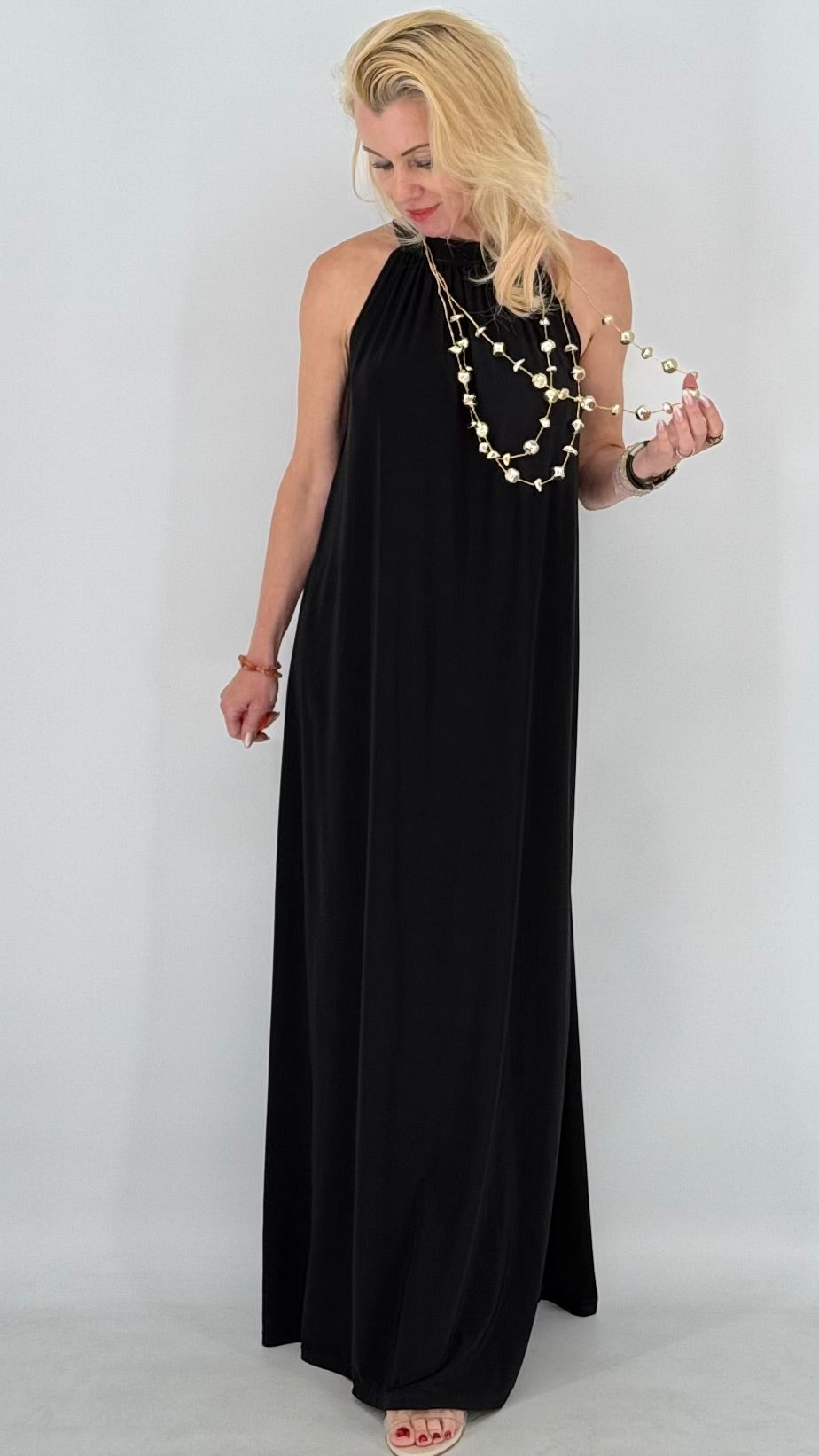 Langes Neckholder Kleid in Rot und Schwarz