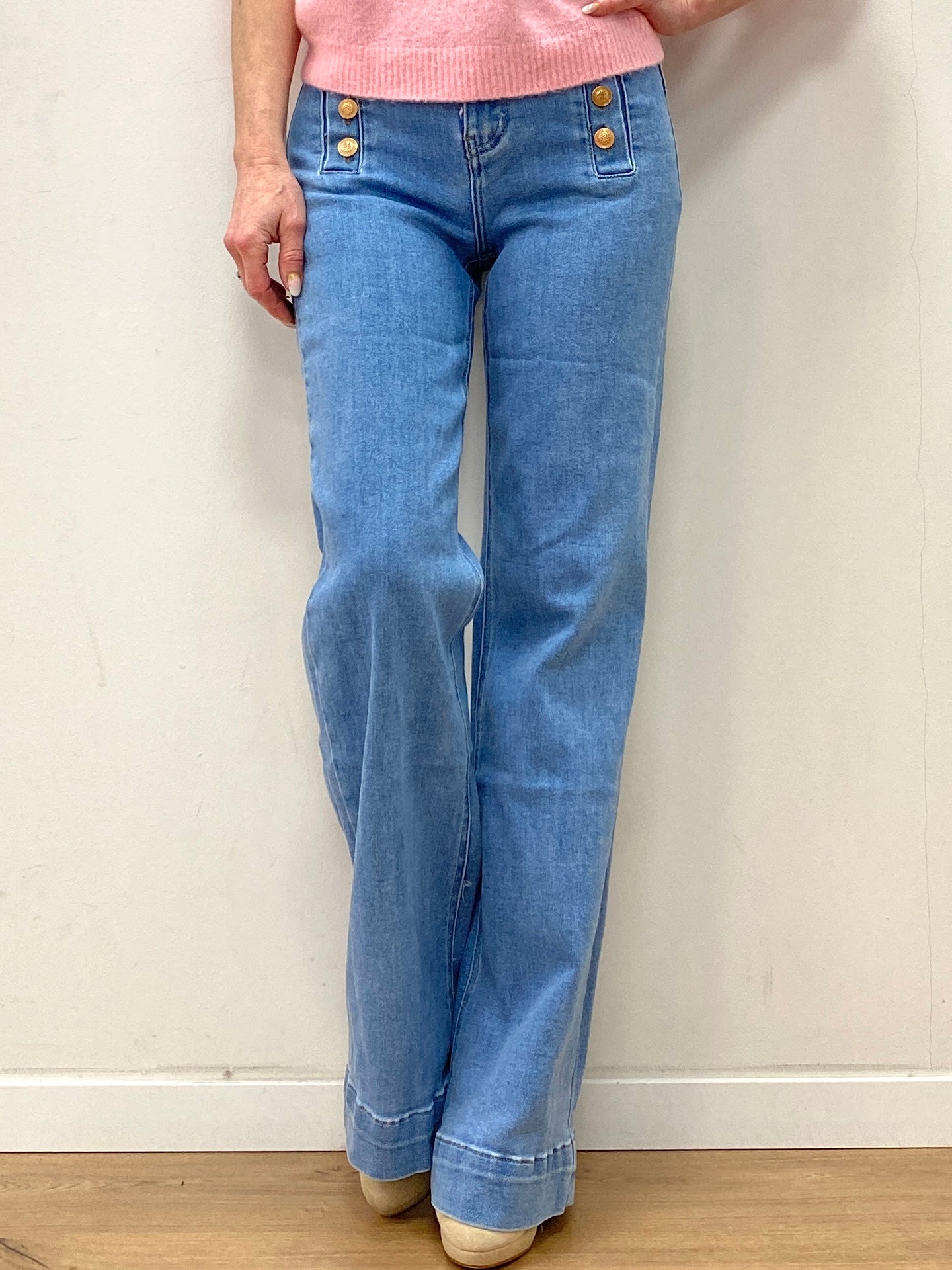 Jeans mit Knöpfen im Marlene Style