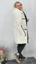 Winter Jacke mit Details, weiss