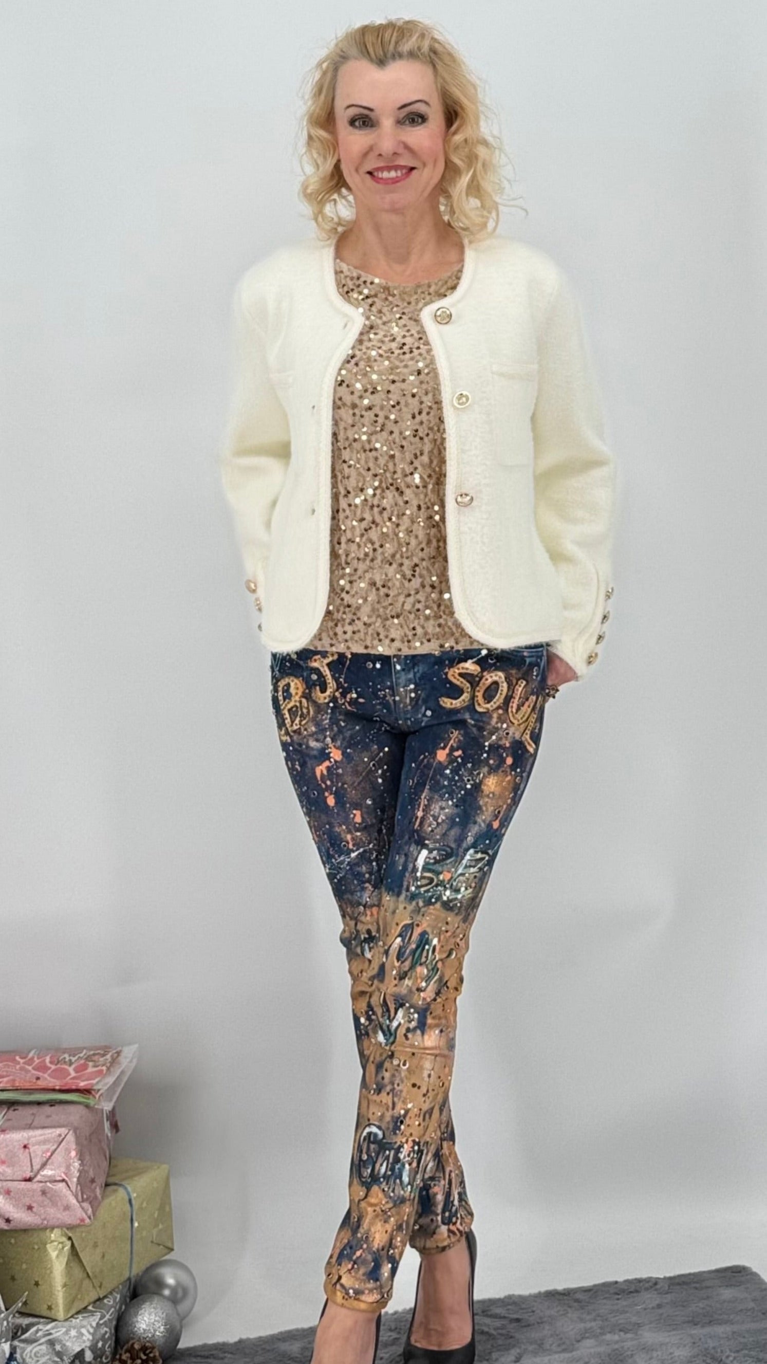 Kuschelige Strickjacke mit Details,weiß, schwarz