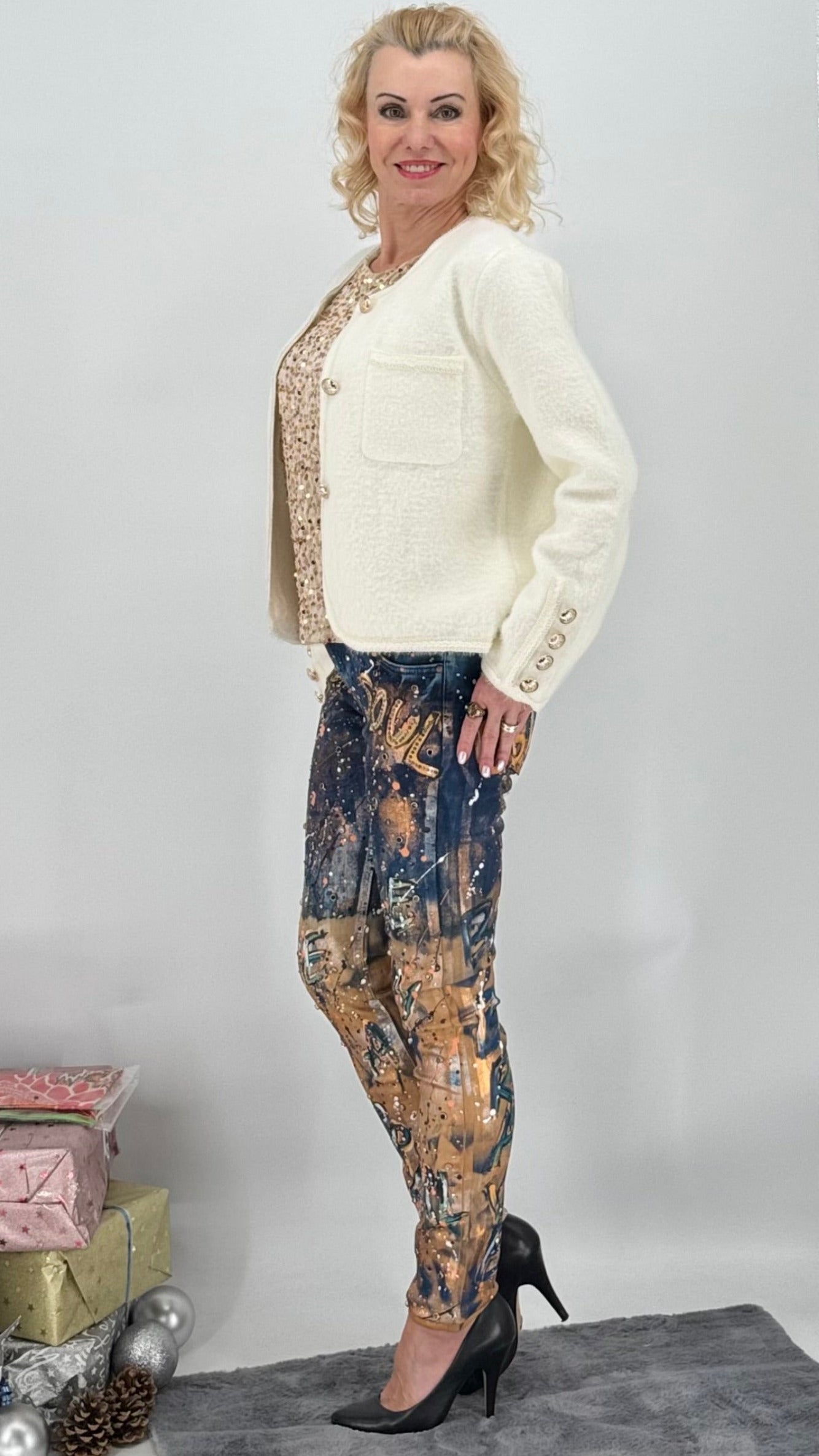 Kuschelige Strickjacke mit Details,weiß, schwarz