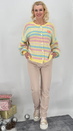 Strickjacke mit Knöpfen, mit Wolle