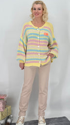 Strickjacke mit Knöpfen, mit Wolle